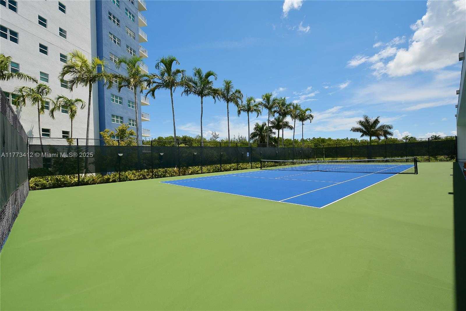 Small Image of 14951 ROYAL OAKS LN #2206, North Miami Number 19