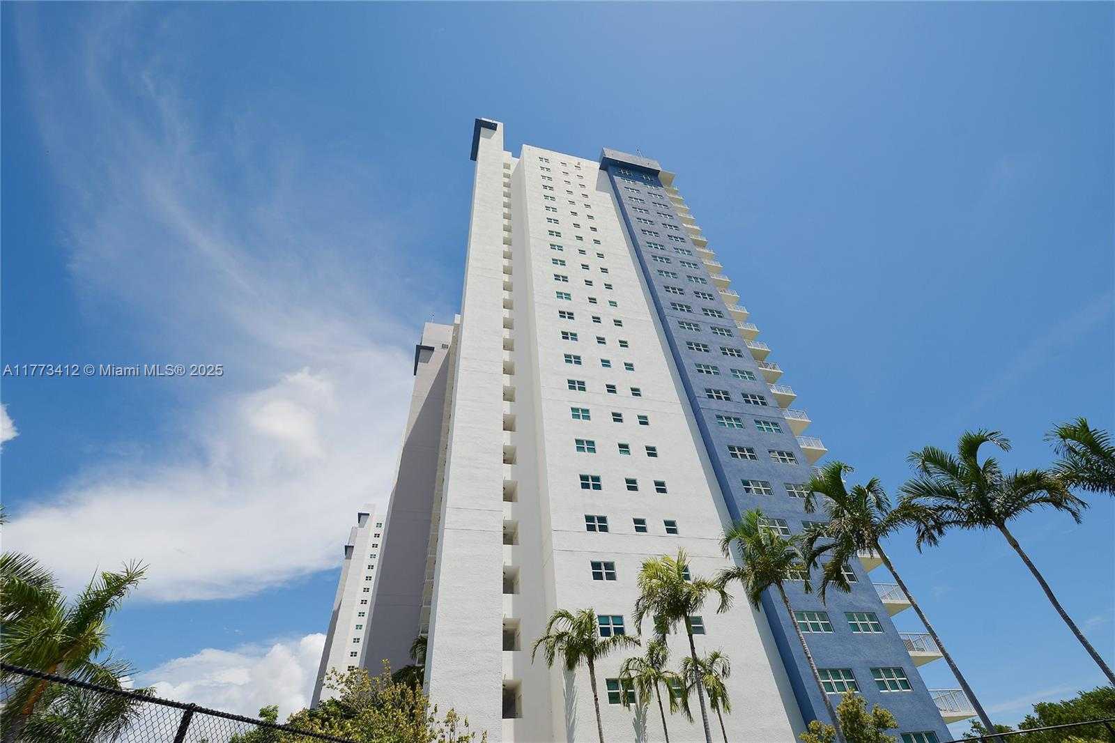 Small Image of 14951 ROYAL OAKS LN #2206, North Miami Number 23