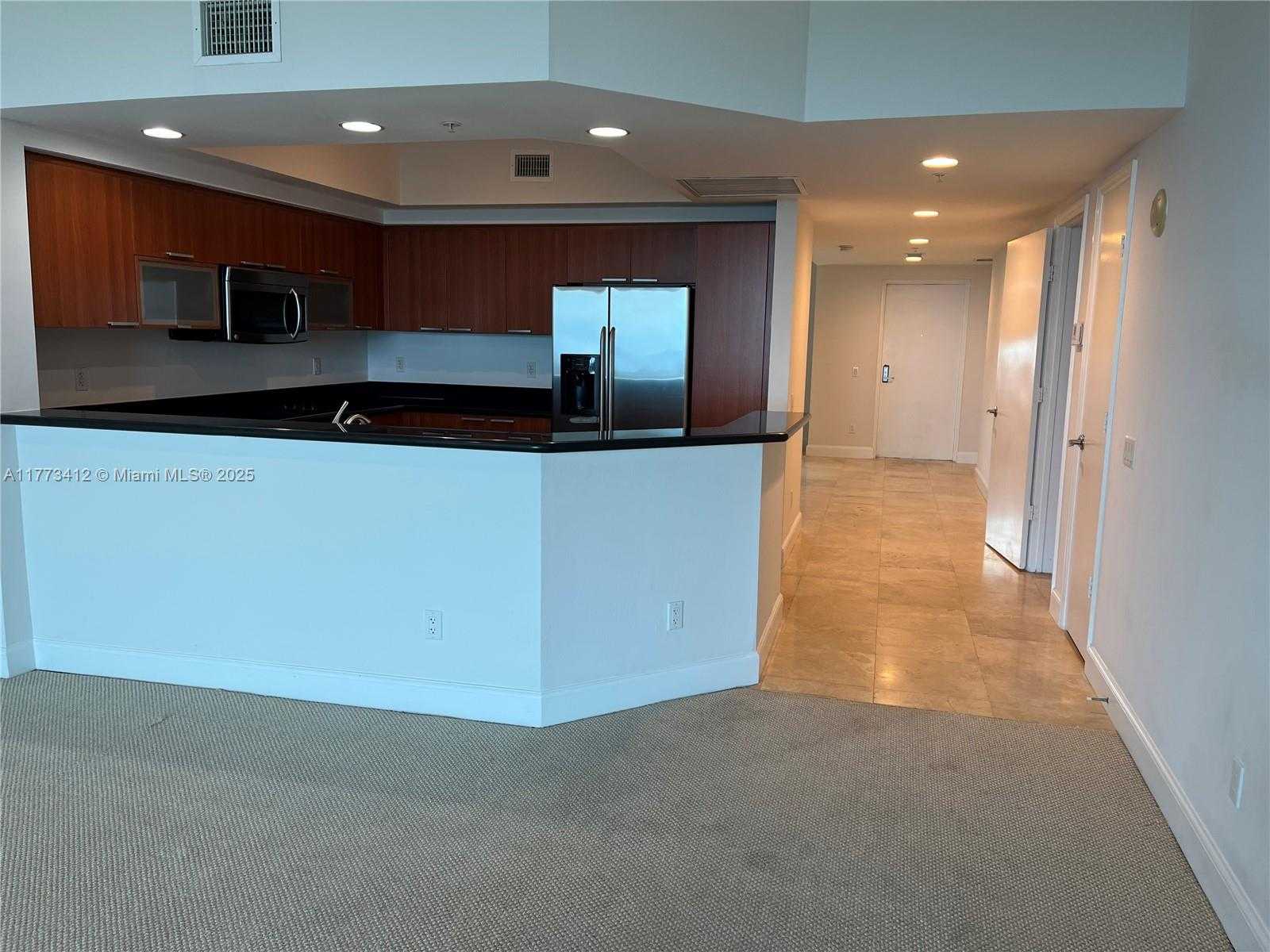 Small Image of 14951 ROYAL OAKS LN #2206, North Miami Number 4