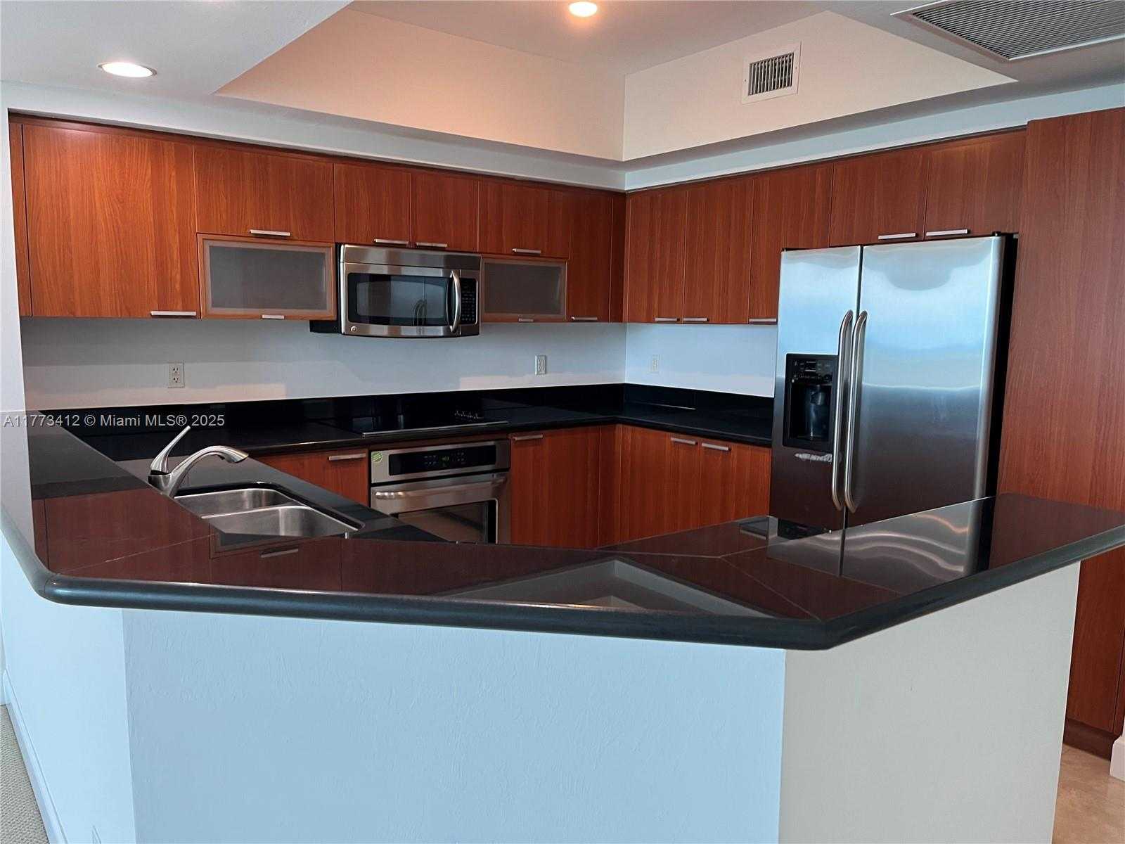 Small Image of 14951 ROYAL OAKS LN #2206, North Miami Number 5