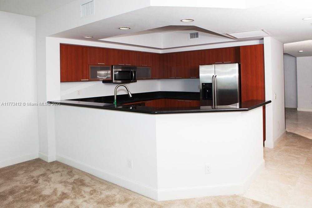 Small Image of 14951 ROYAL OAKS LN #2206, North Miami Number 7