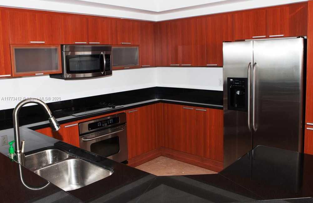 Small Image of 14951 ROYAL OAKS LN #2206, North Miami Number 8