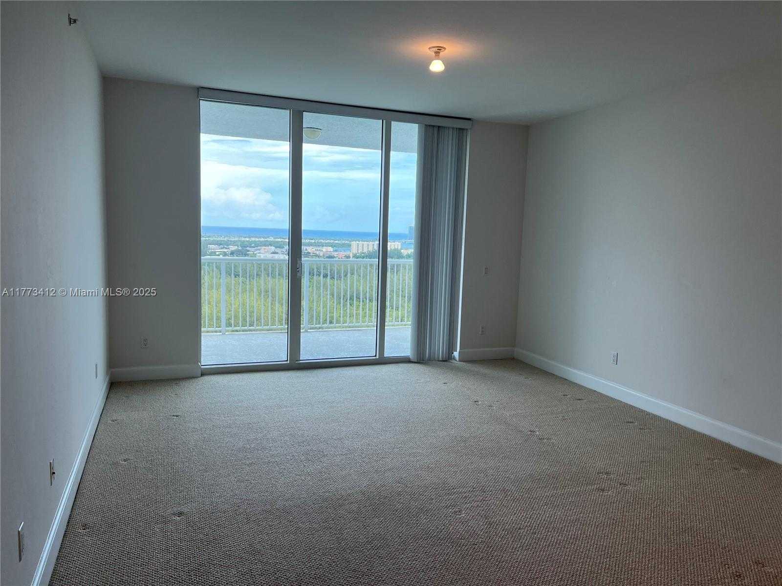 Small Image of 14951 ROYAL OAKS LN #2206, North Miami Number 9