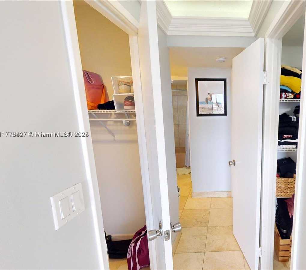 Small Image of 1351 NORTH EAST MIAMI GARDENS DR #704E, Miami Number 25