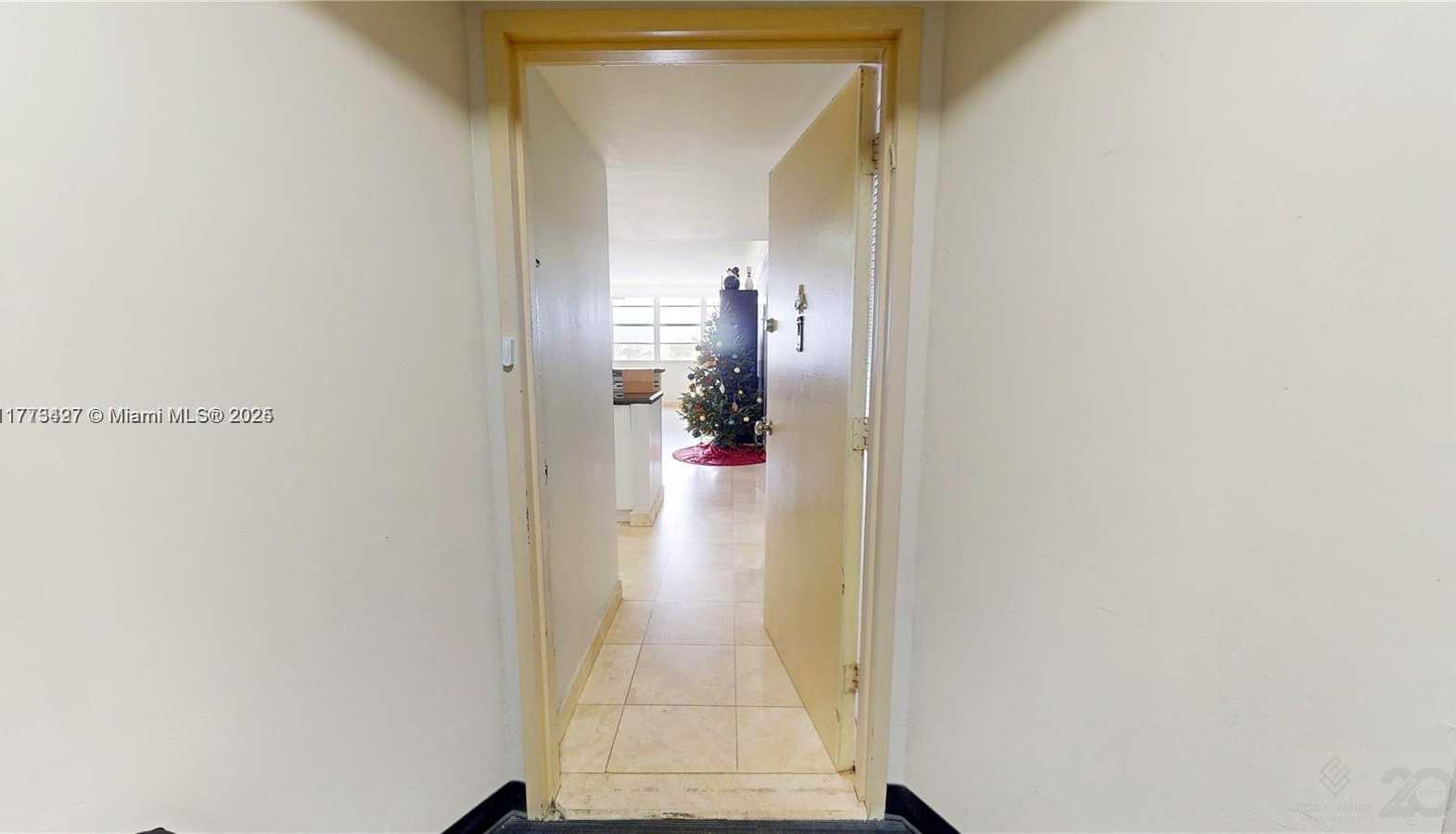 Small Image of 1351 NORTH EAST MIAMI GARDENS DR #704E, Miami Number 29