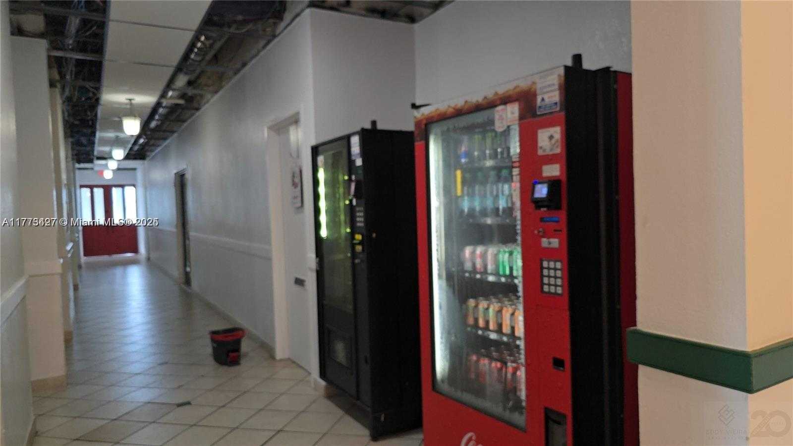 Small Image of 1351 NORTH EAST MIAMI GARDENS DR #704E, Miami Number 44