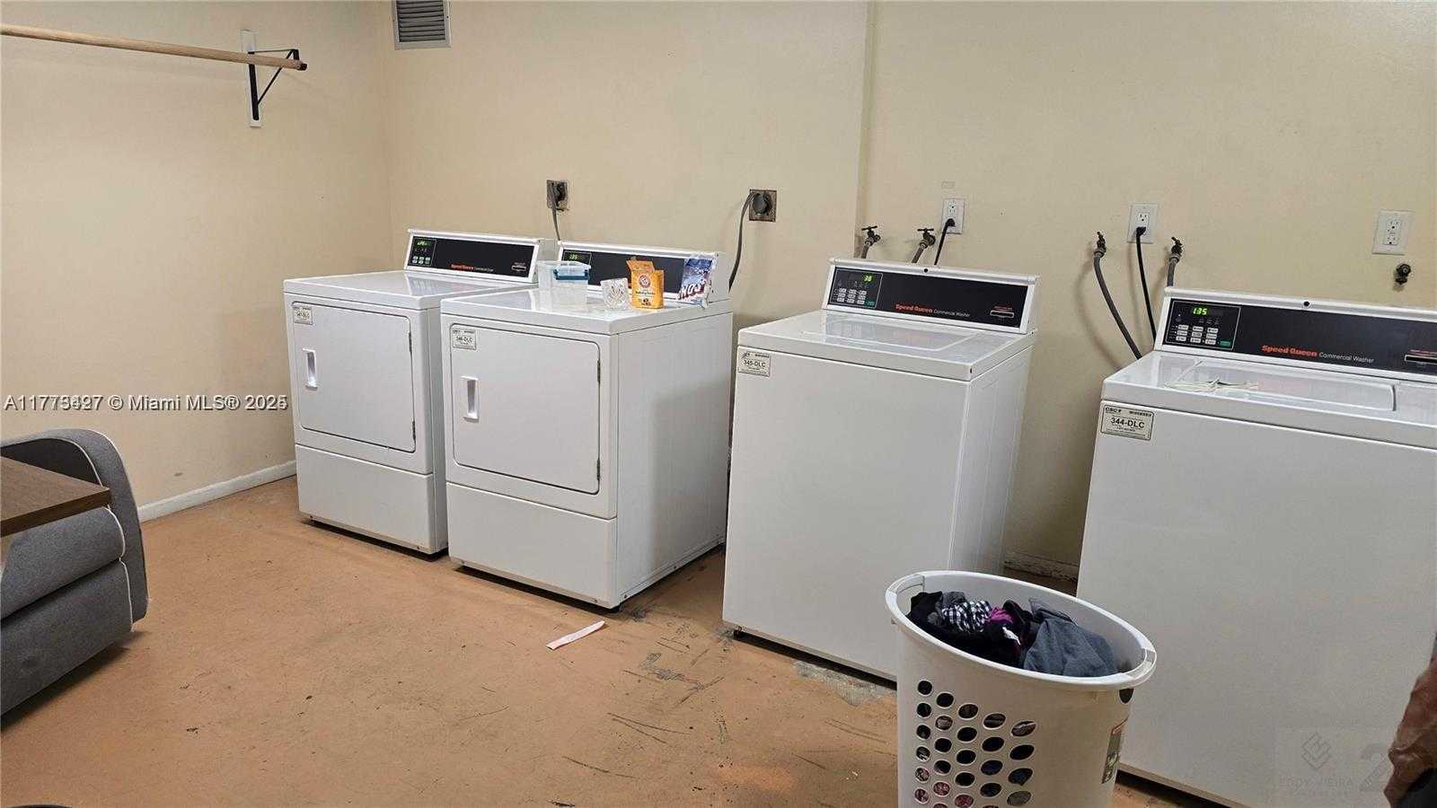Small Image of 1351 NORTH EAST MIAMI GARDENS DR #704E, Miami Number 77