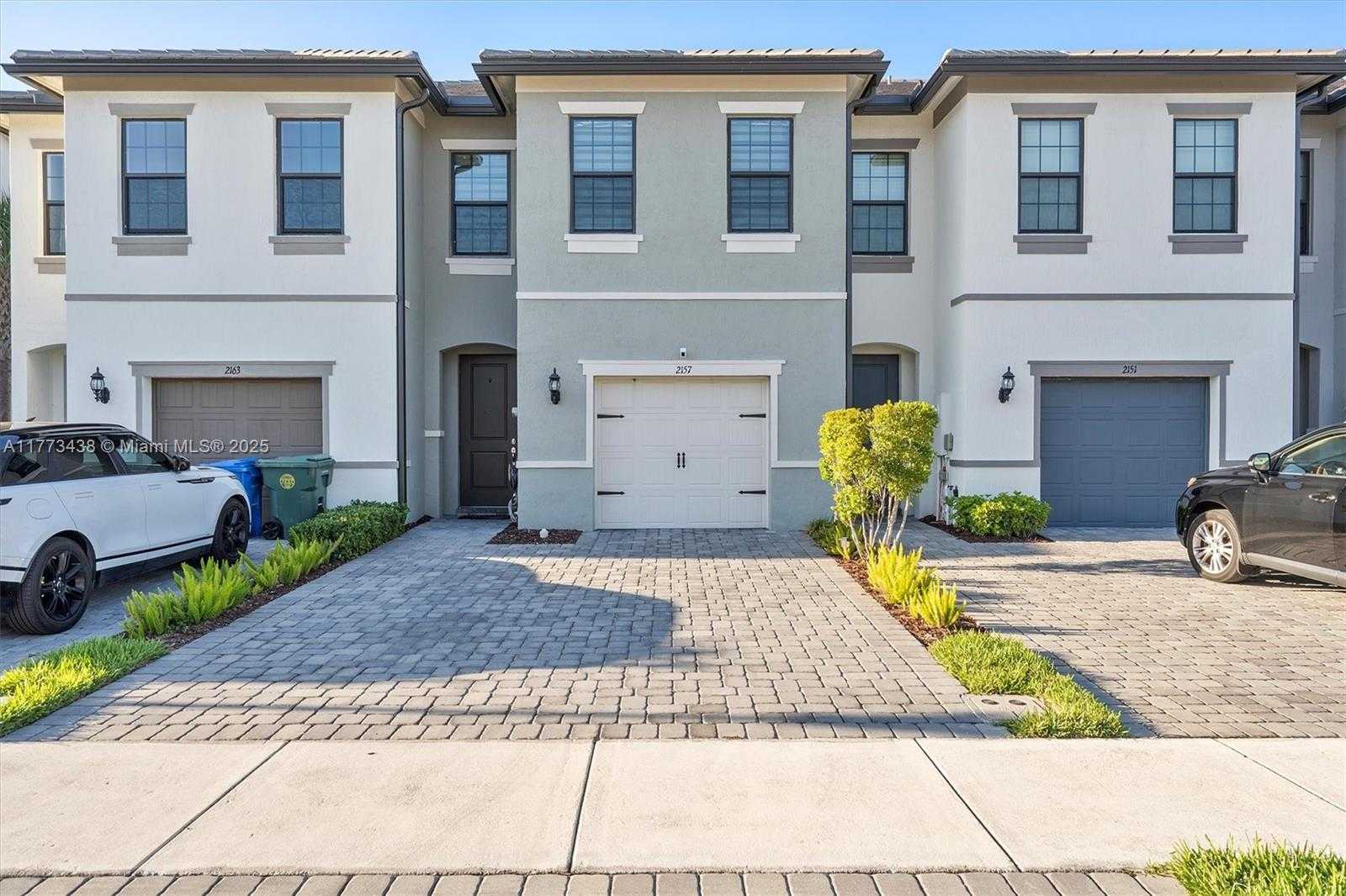 Small Image of 2157 SOUTH APPLETON CIR S #2157, Oakland Park Number 1