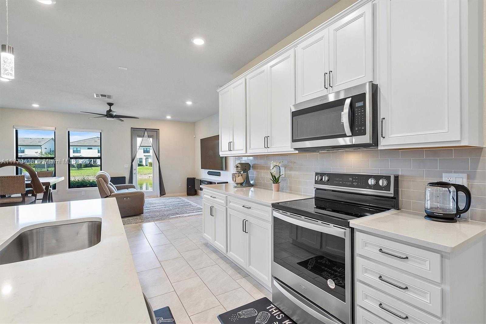 Small Image of 2157 SOUTH APPLETON CIR S #2157, Oakland Park Number 11