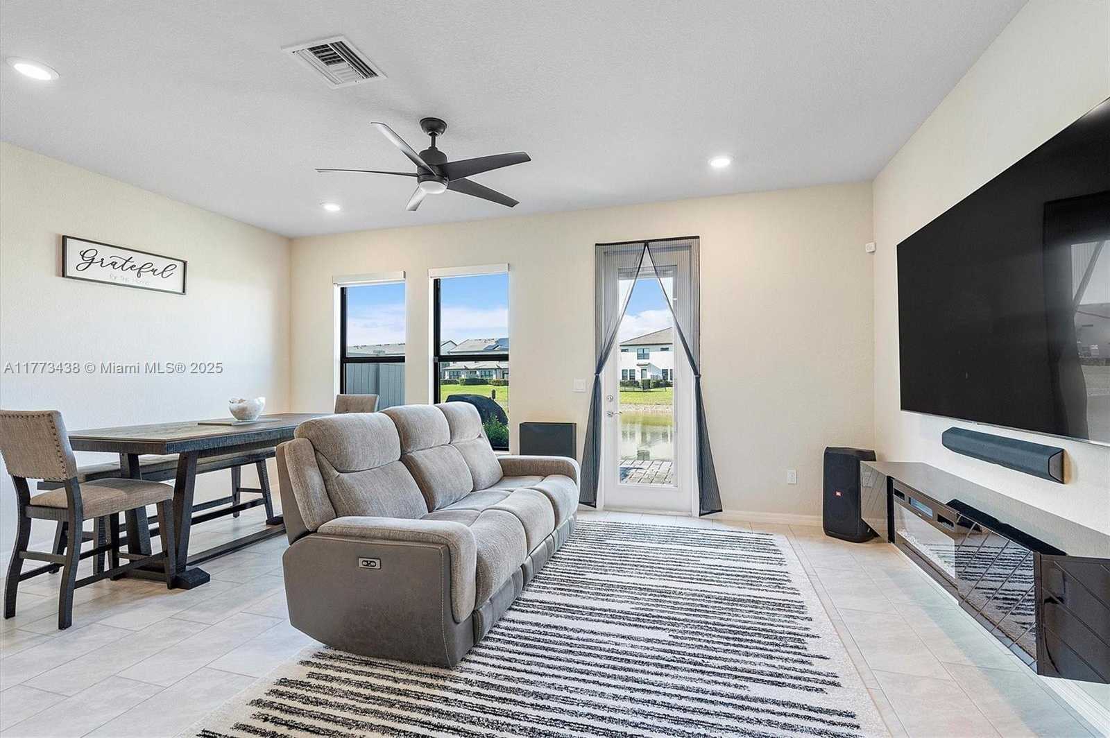 Small Image of 2157 SOUTH APPLETON CIR S #2157, Oakland Park Number 12