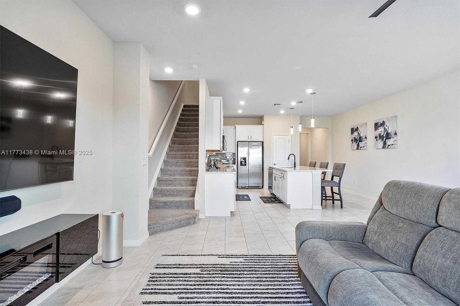 Small Image of 2157 SOUTH APPLETON CIR S #2157, Oakland Park Number 14