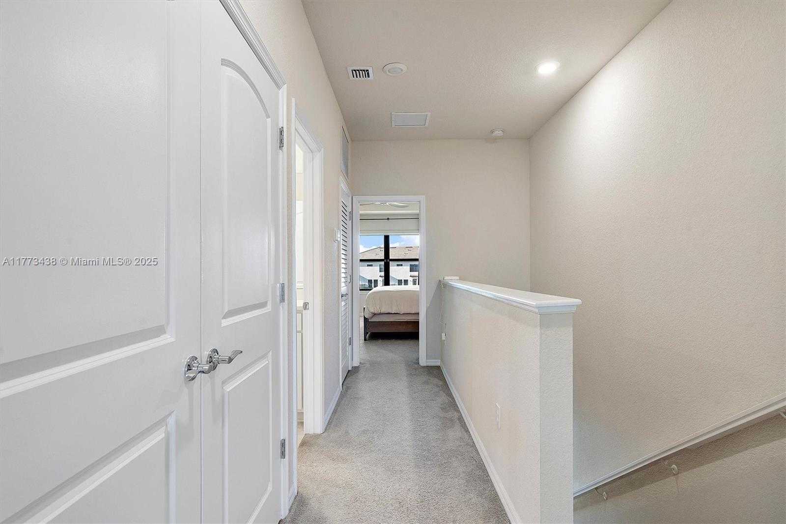 Small Image of 2157 SOUTH APPLETON CIR S #2157, Oakland Park Number 15