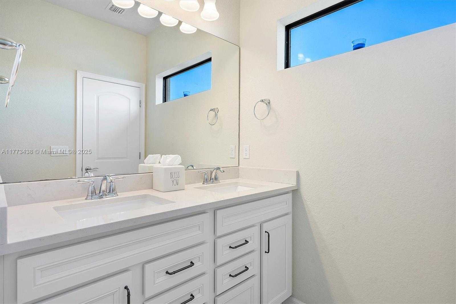 Small Image of 2157 SOUTH APPLETON CIR S #2157, Oakland Park Number 21