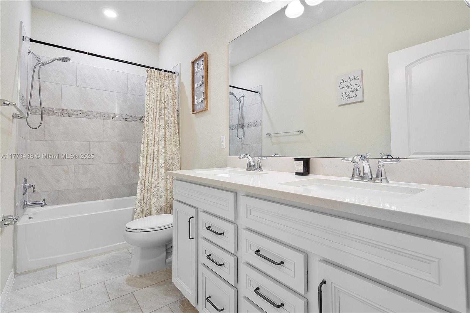 Small Image of 2157 SOUTH APPLETON CIR S #2157, Oakland Park Number 26