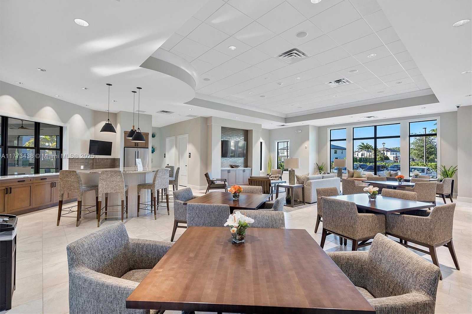 Small Image of 2157 SOUTH APPLETON CIR S #2157, Oakland Park Number 30