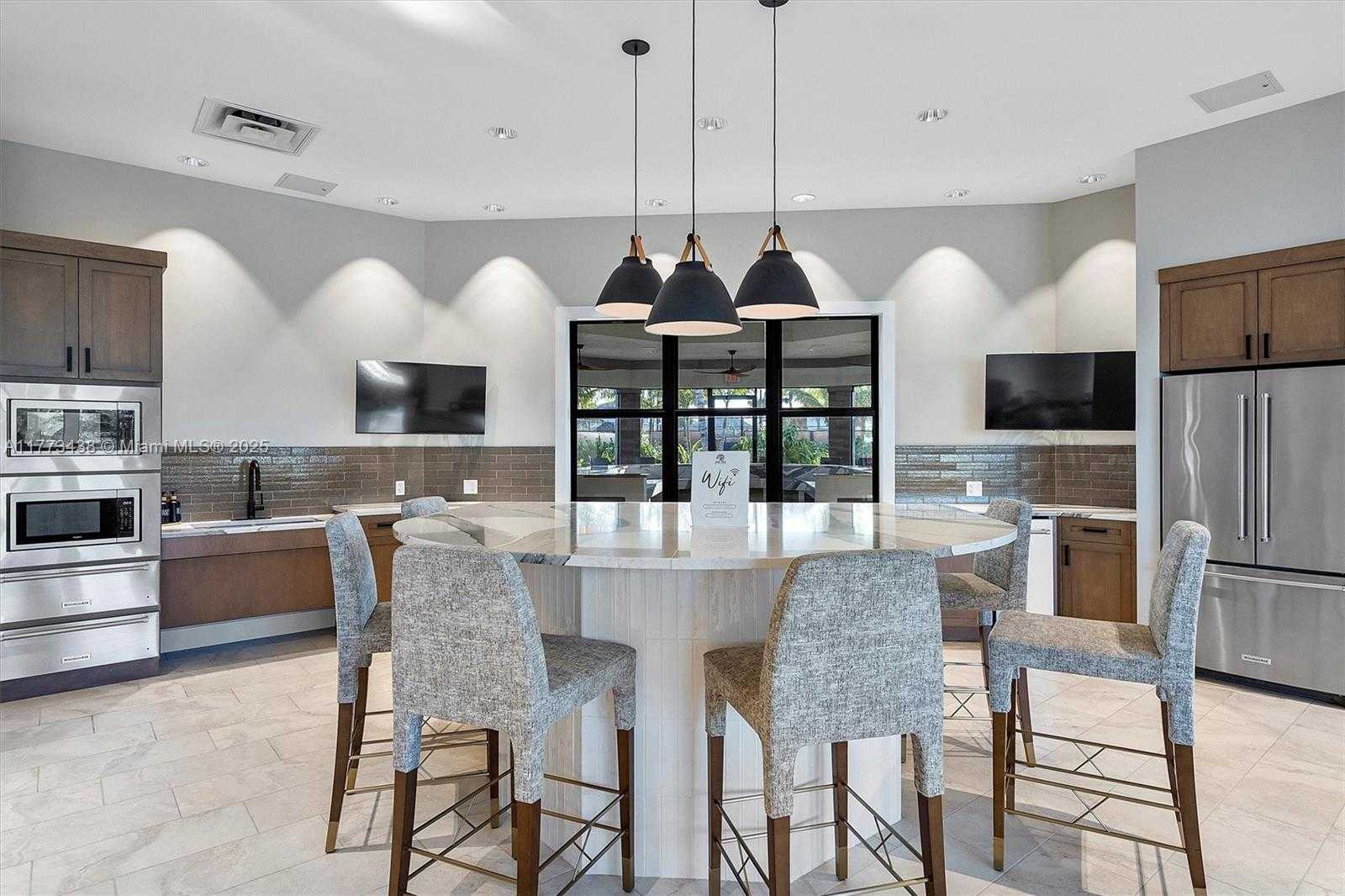 Small Image of 2157 SOUTH APPLETON CIR S #2157, Oakland Park Number 33