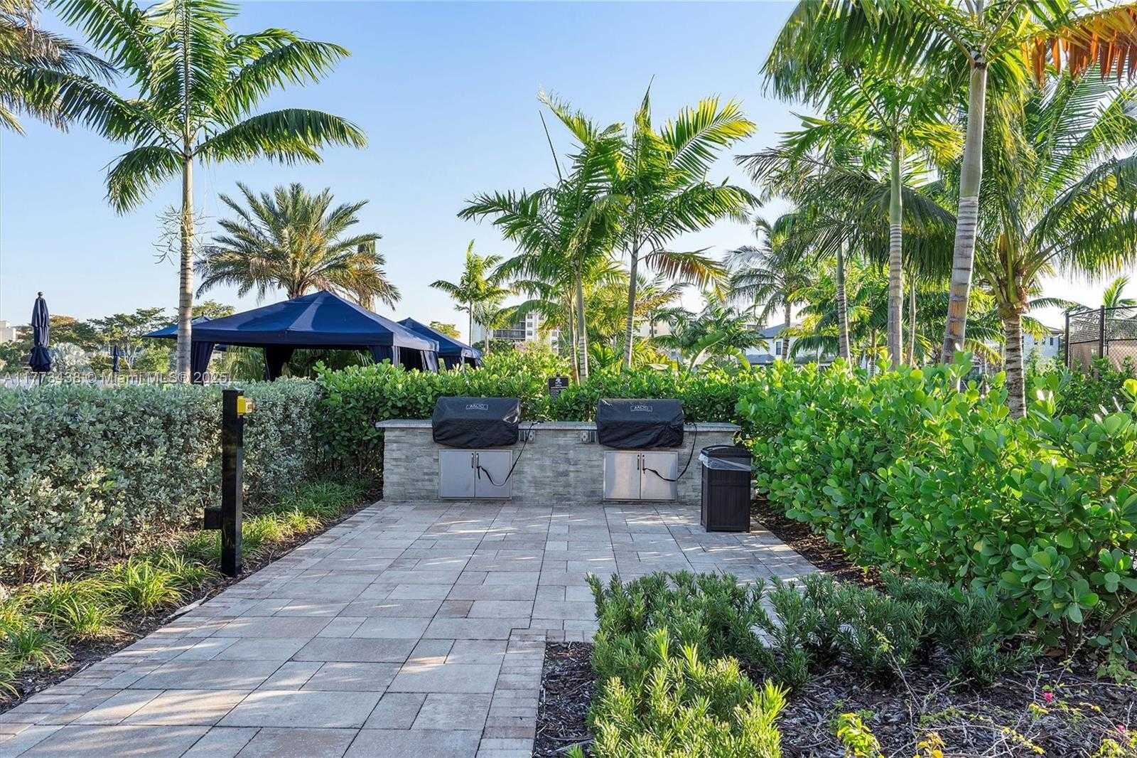 Small Image of 2157 SOUTH APPLETON CIR S #2157, Oakland Park Number 39