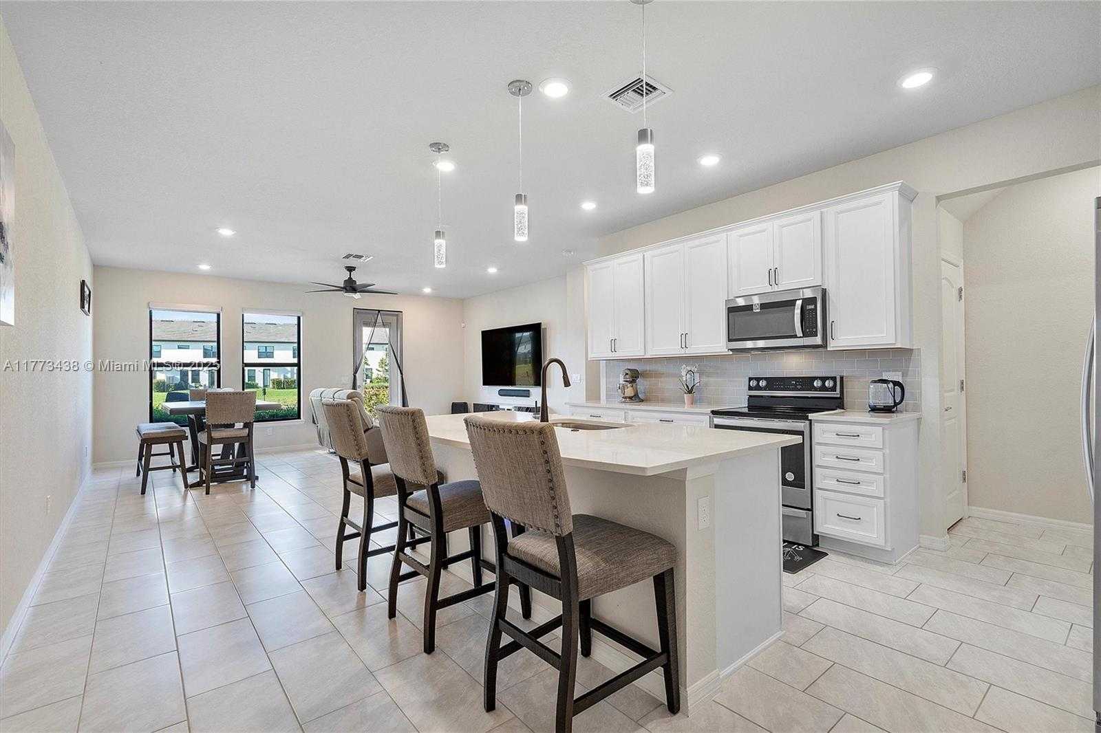 Small Image of 2157 SOUTH APPLETON CIR S #2157, Oakland Park Number 6