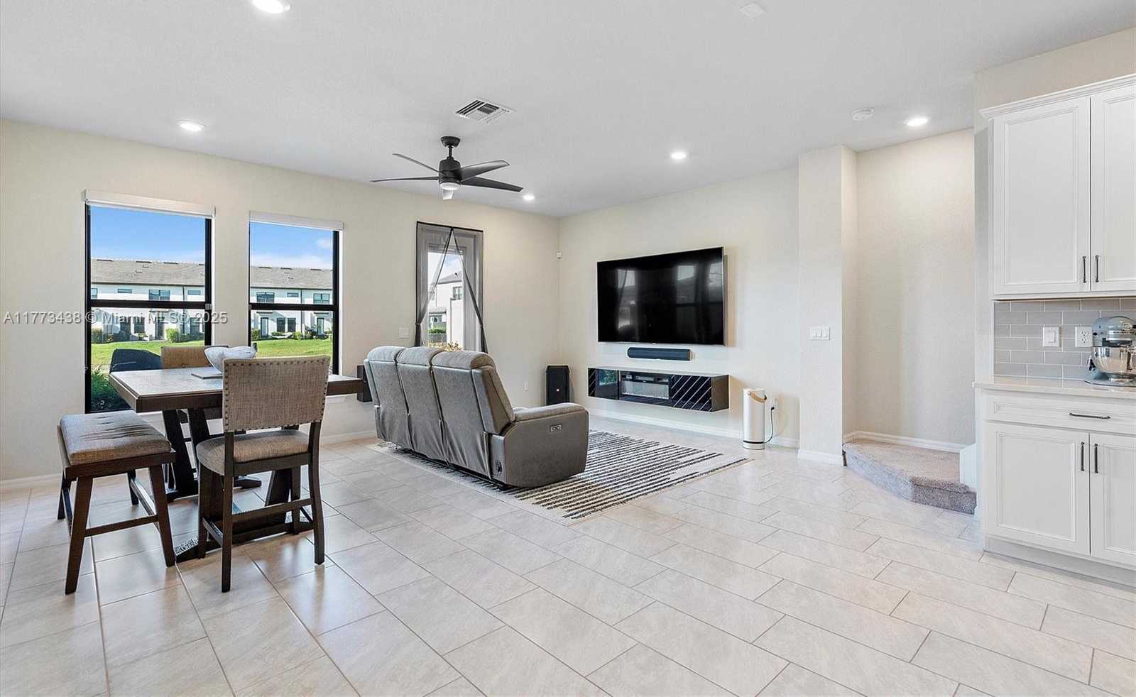 Small Image of 2157 SOUTH APPLETON CIR S #2157, Oakland Park Number 7