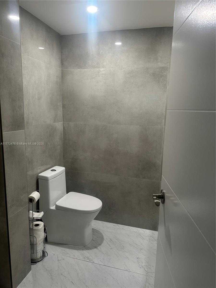 Small Image of 1080 94 ST #110, Bay Harbor Islands Number 22