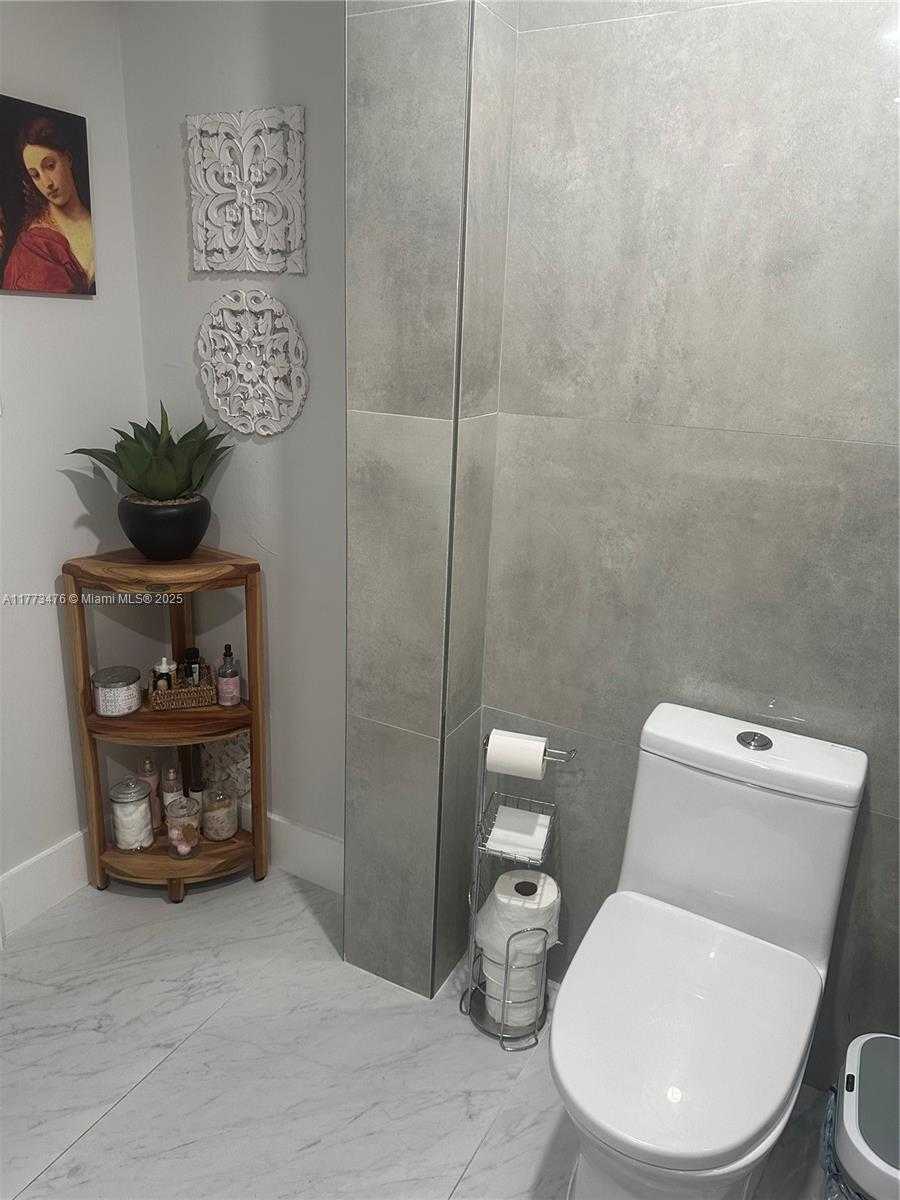 Small Image of 1080 94 ST #110, Bay Harbor Islands Number 24