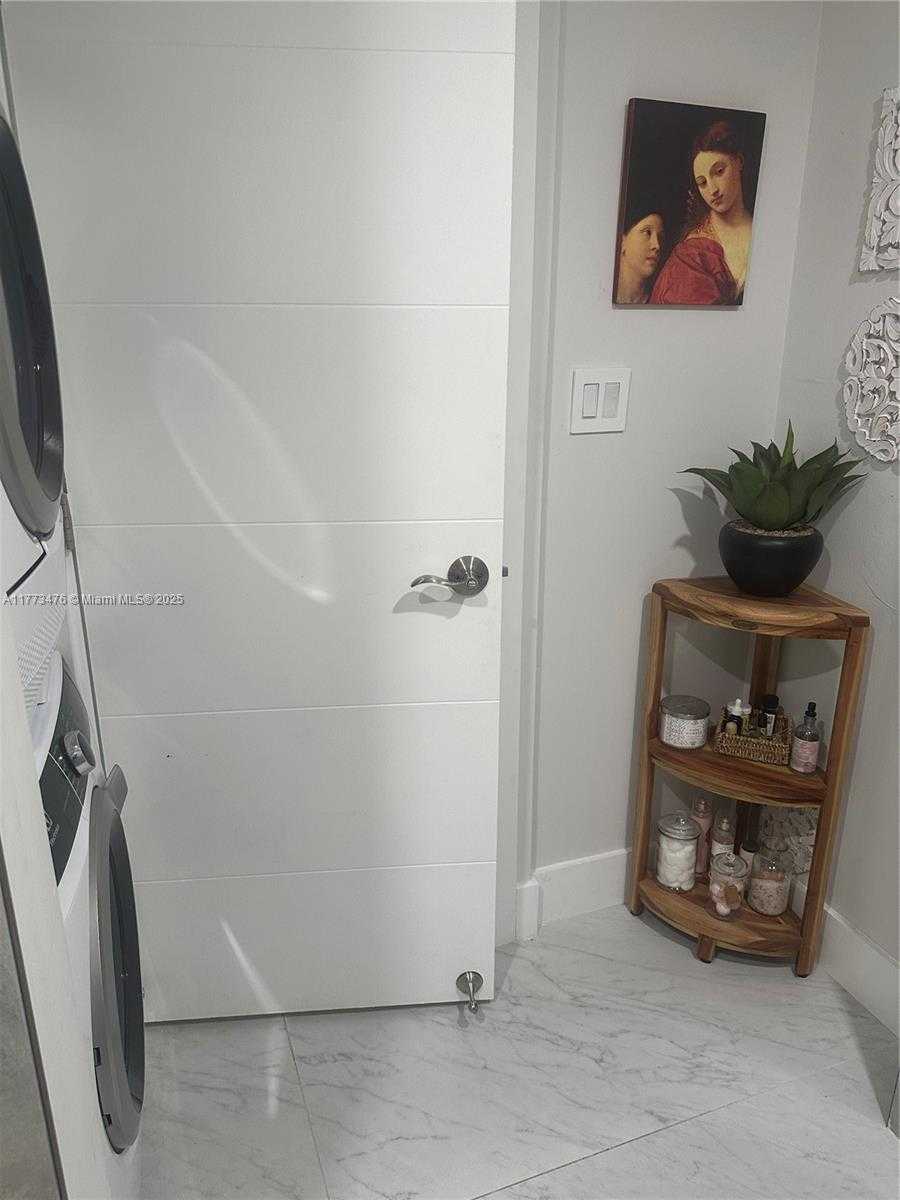 Small Image of 1080 94 ST #110, Bay Harbor Islands Number 25