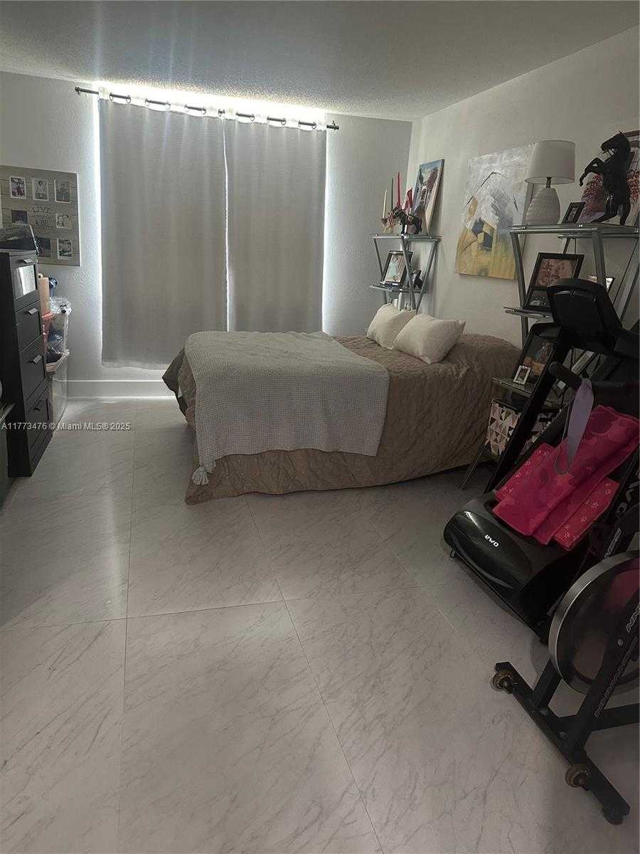 Small Image of 1080 94 ST #110, Bay Harbor Islands Number 4