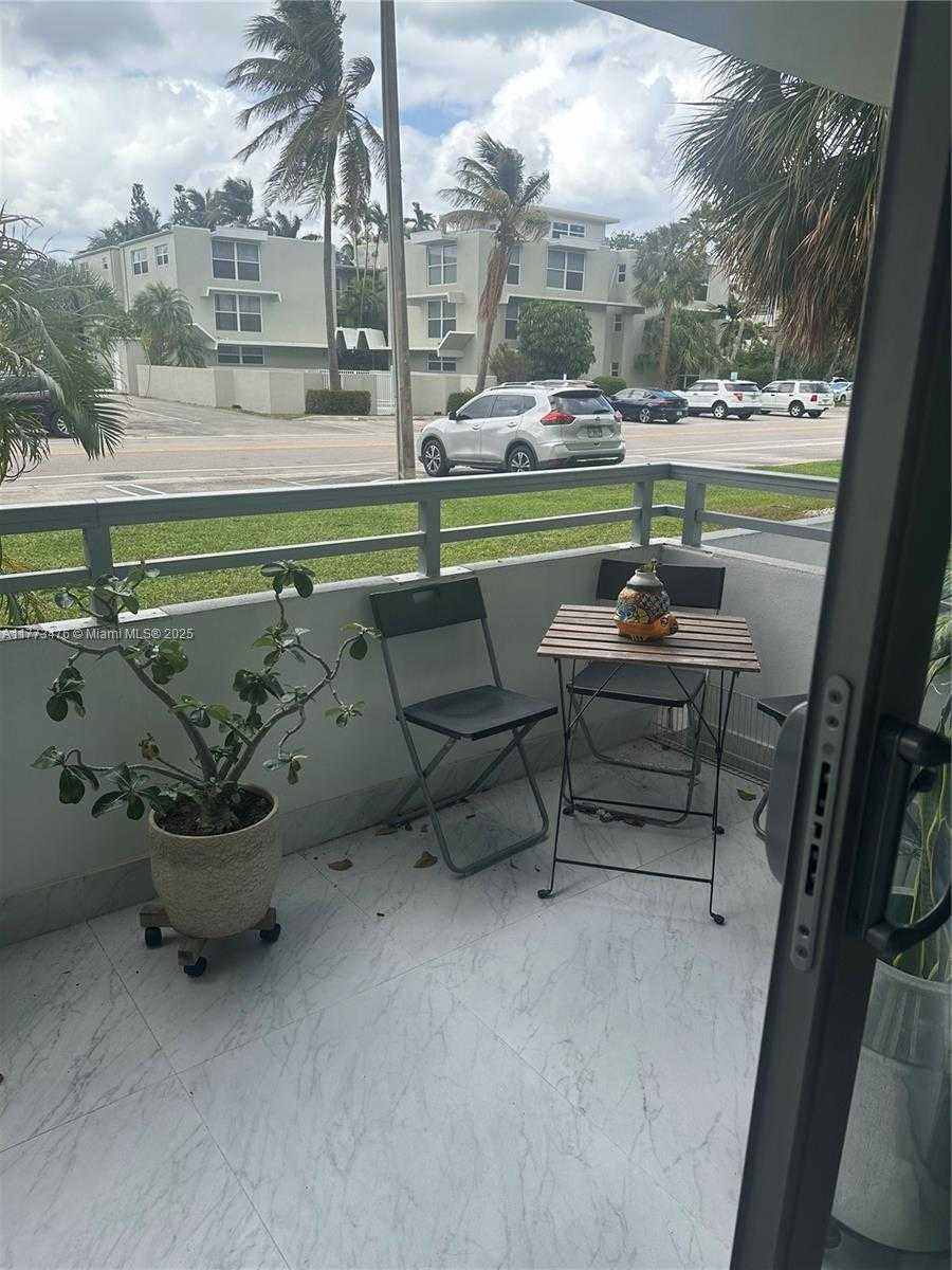 Small Image of 1080 94 ST #110, Bay Harbor Islands Number 5