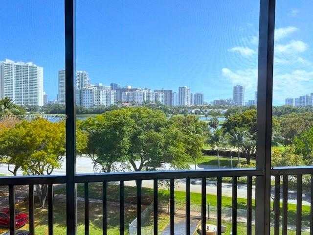 Small Image of 3475 NORTH COUNTRY CLUB DR #609, Aventura Number 14