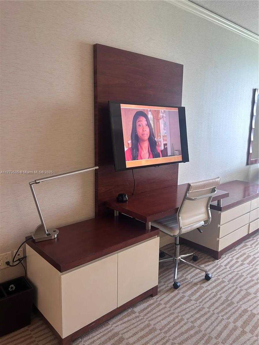 Small Image of 18001 COLLINS AVE #2206, Sunny Isles Beach Number 5