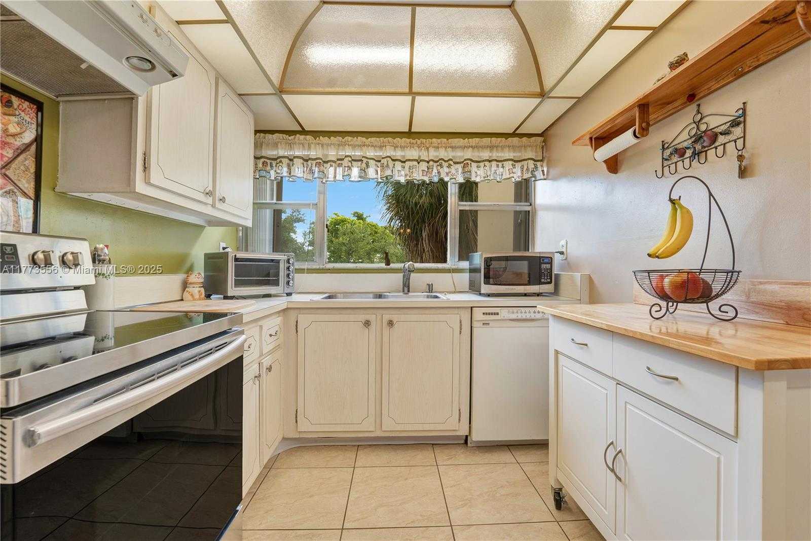 Small Image of 922 NORTH EAST 199TH ST #206, Miami Number 12
