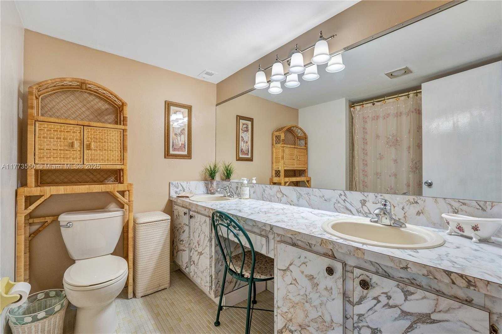 Small Image of 922 NORTH EAST 199TH ST #206, Miami Number 16