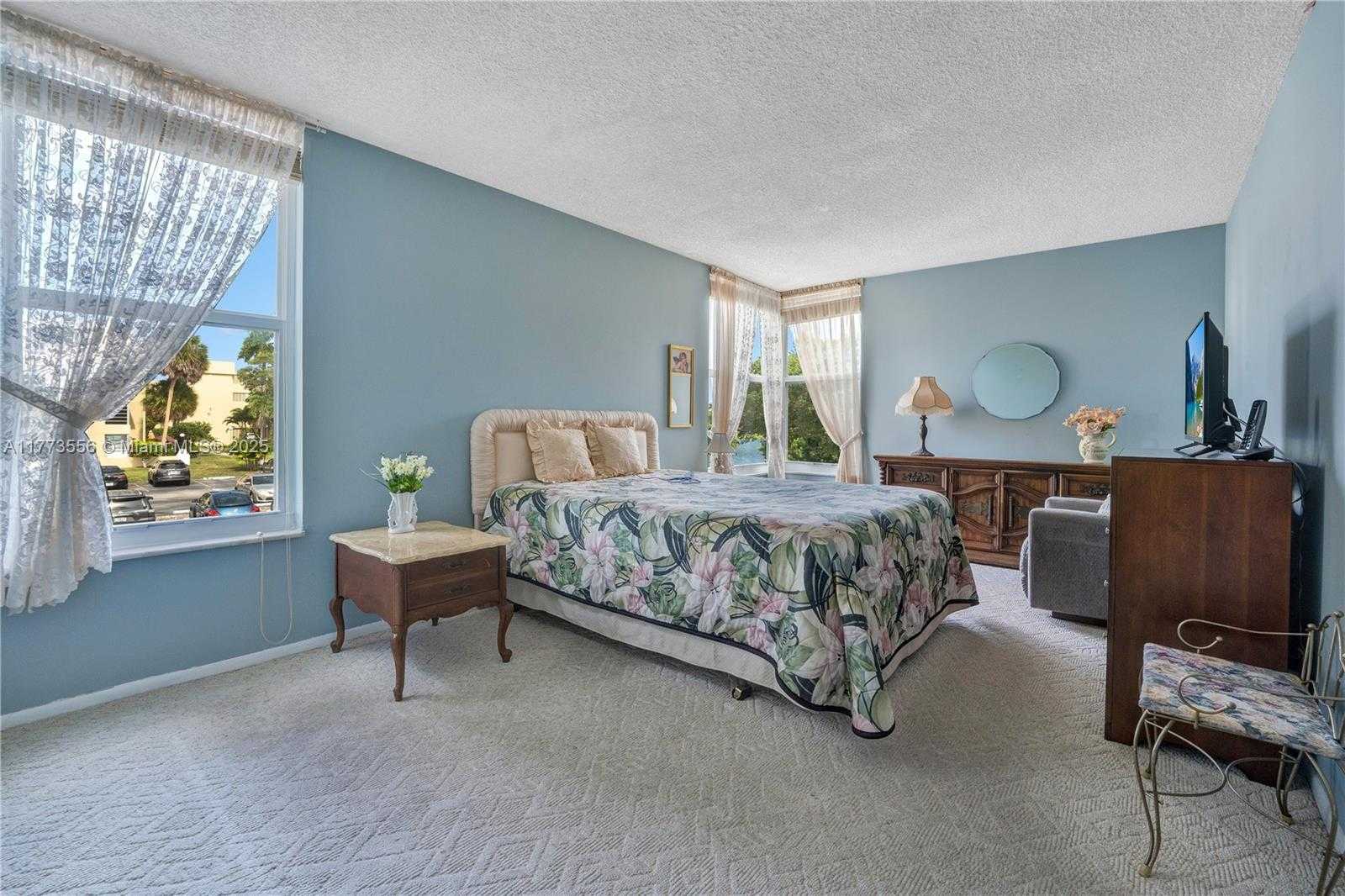Small Image of 922 NORTH EAST 199TH ST #206, Miami Number 18