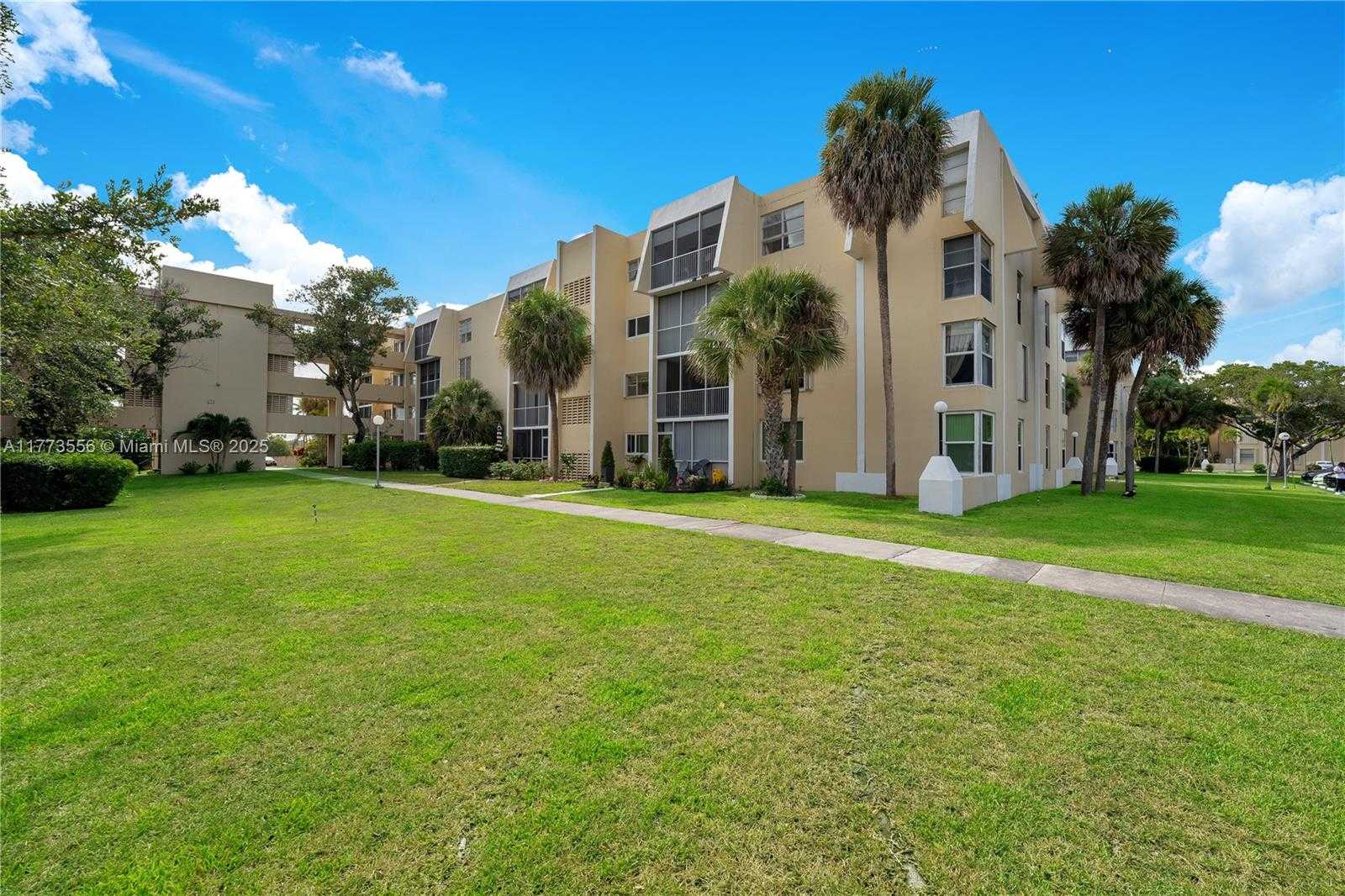 Small Image of 922 NORTH EAST 199TH ST #206, Miami Number 22