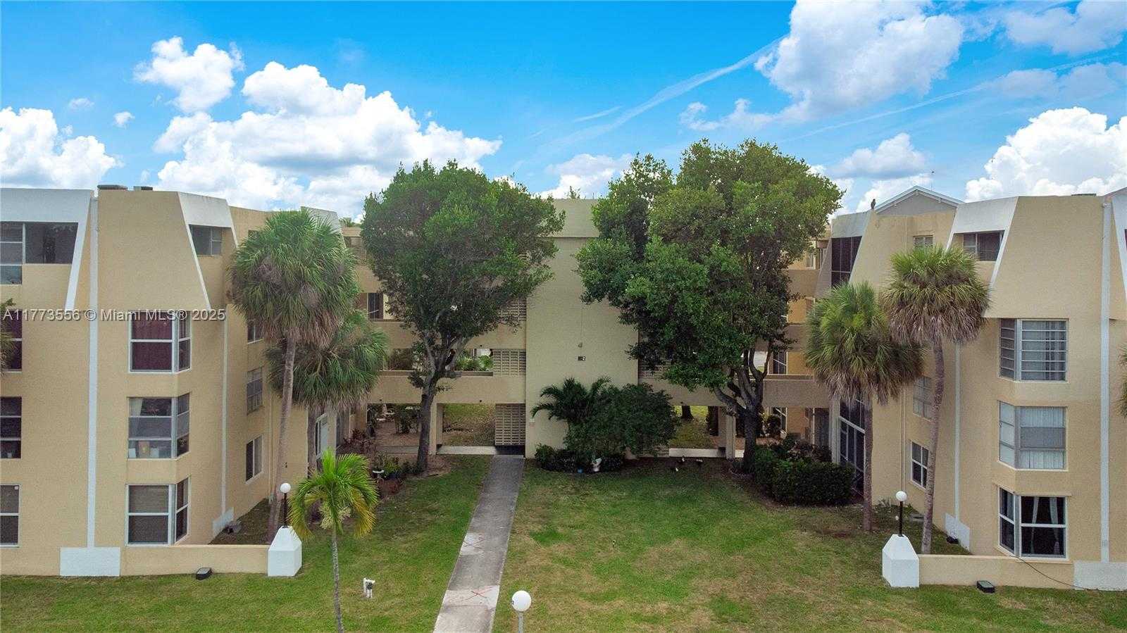 Small Image of 922 NORTH EAST 199TH ST #206, Miami Number 27