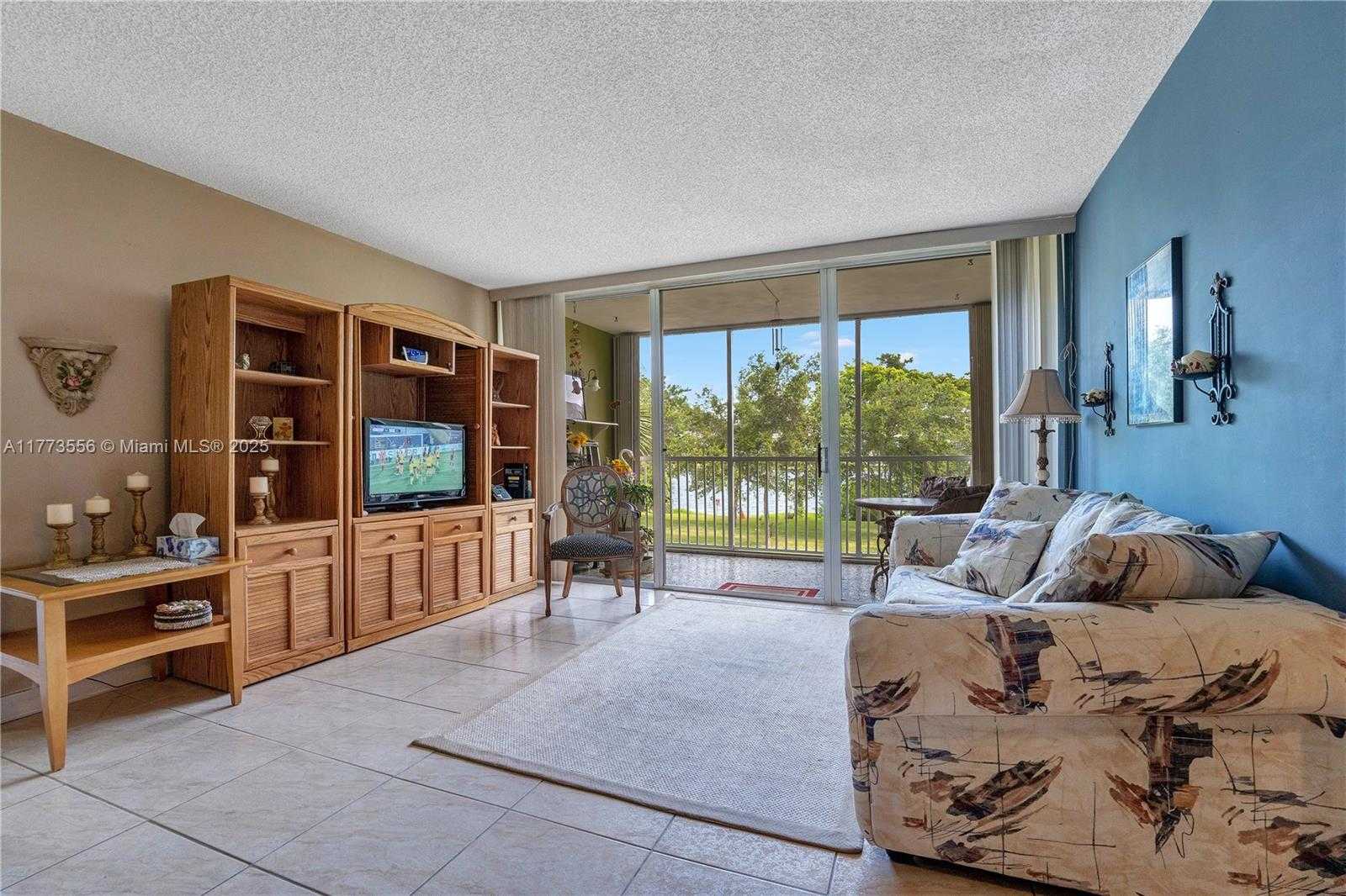 Small Image of 922 NORTH EAST 199TH ST #206, Miami Number 4