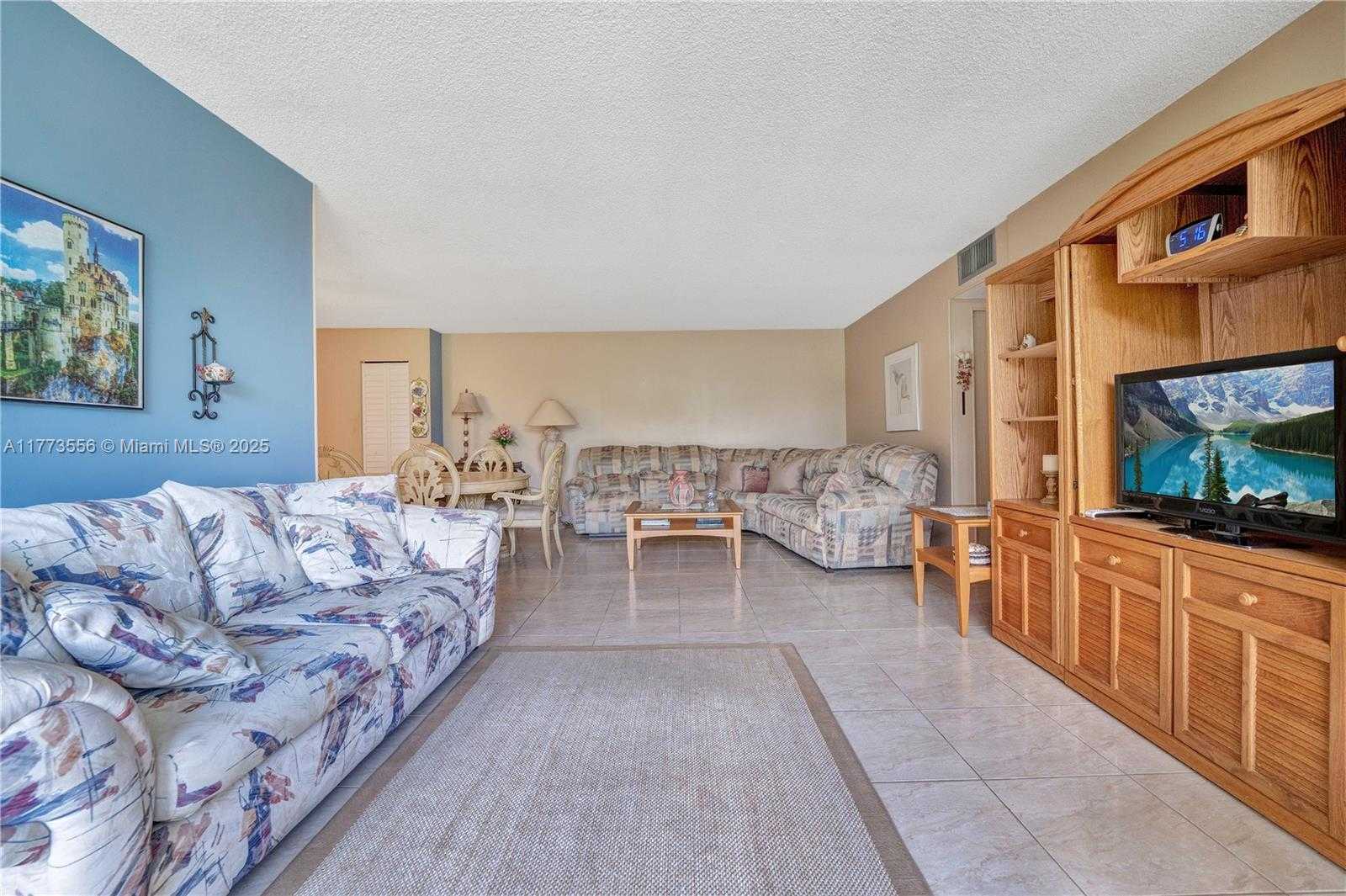 Small Image of 922 NORTH EAST 199TH ST #206, Miami Number 6