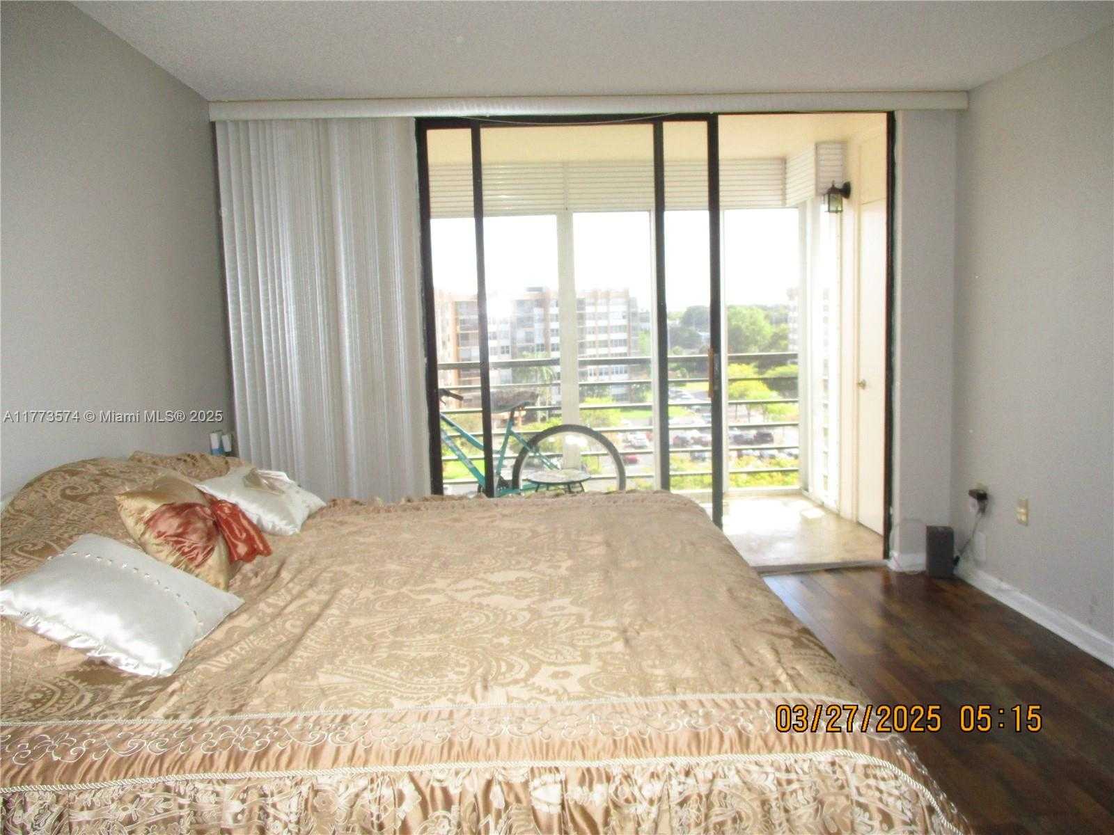Small Image of 1300 SAINT CHARLES PL #PH6, Pembroke Pines Number 18