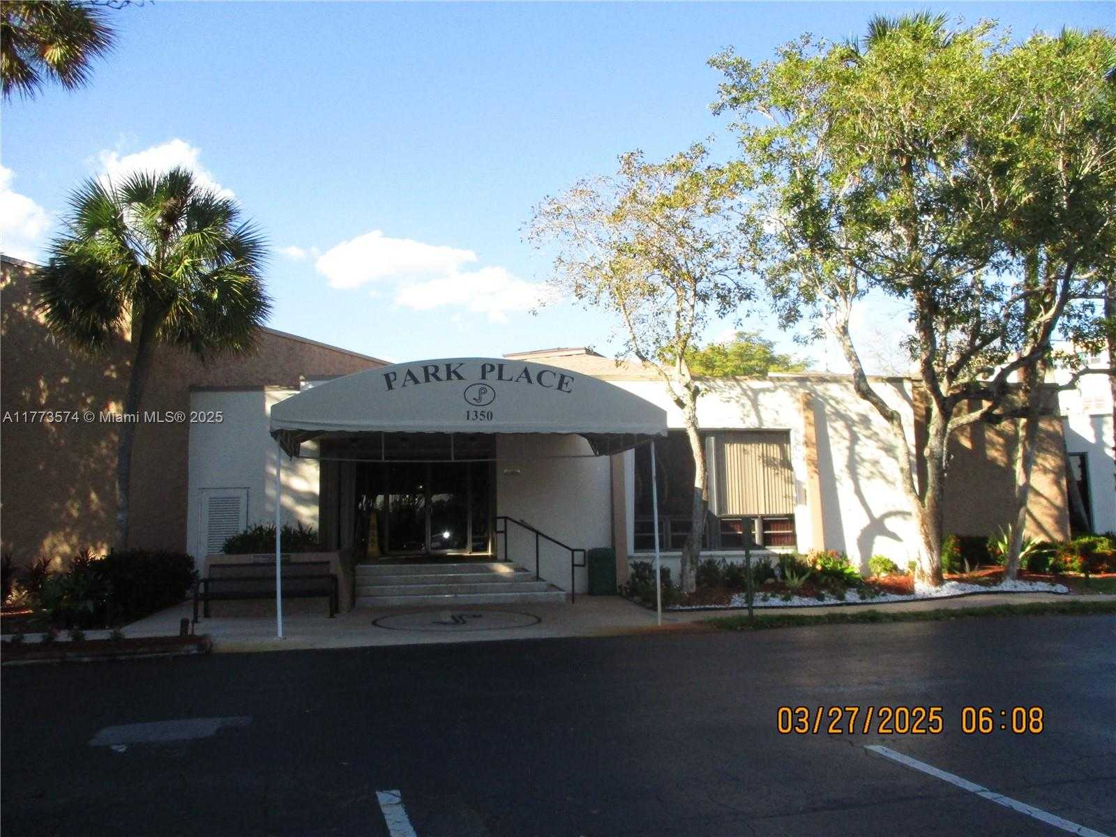 Small Image of 1300 SAINT CHARLES PL #PH6, Pembroke Pines Number 21
