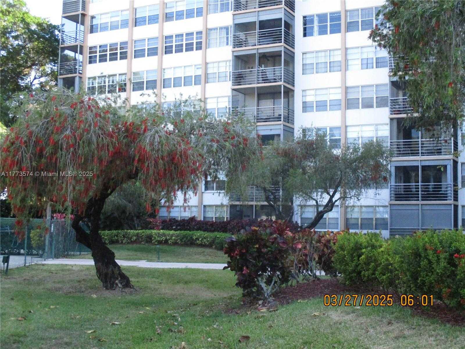Small Image of 1300 SAINT CHARLES PL #PH6, Pembroke Pines Number 3