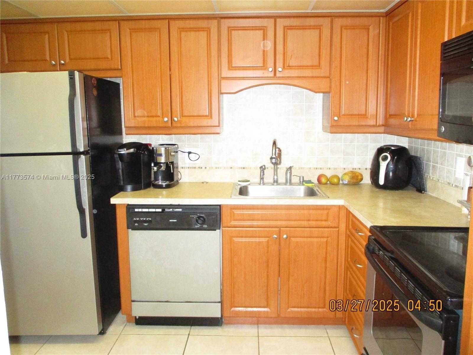 Small Image of 1300 SAINT CHARLES PL #PH6, Pembroke Pines Number 8