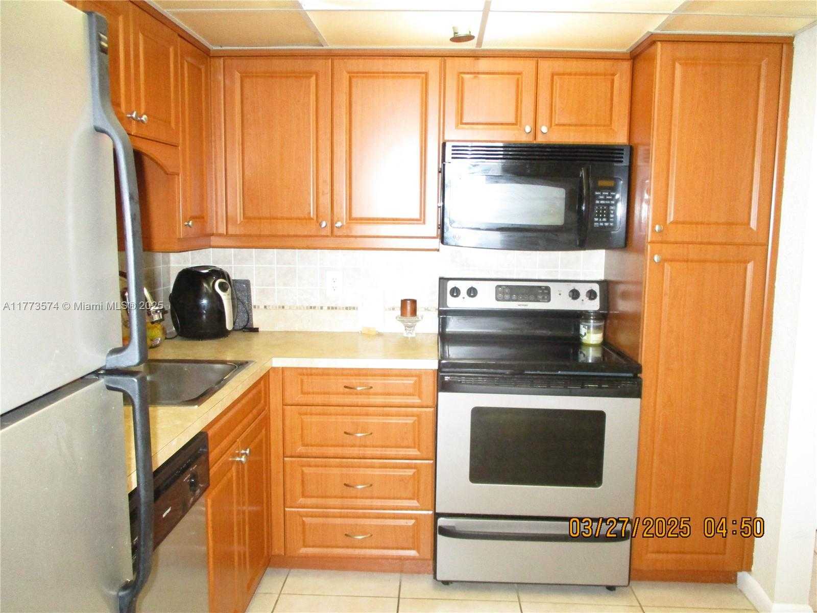 Small Image of 1300 SAINT CHARLES PL #PH6, Pembroke Pines Number 9