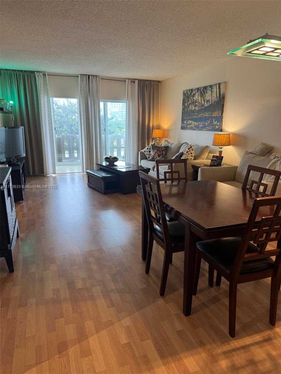 Small Image of 4330 HILLCREST DR #304, Hollywood Number 10