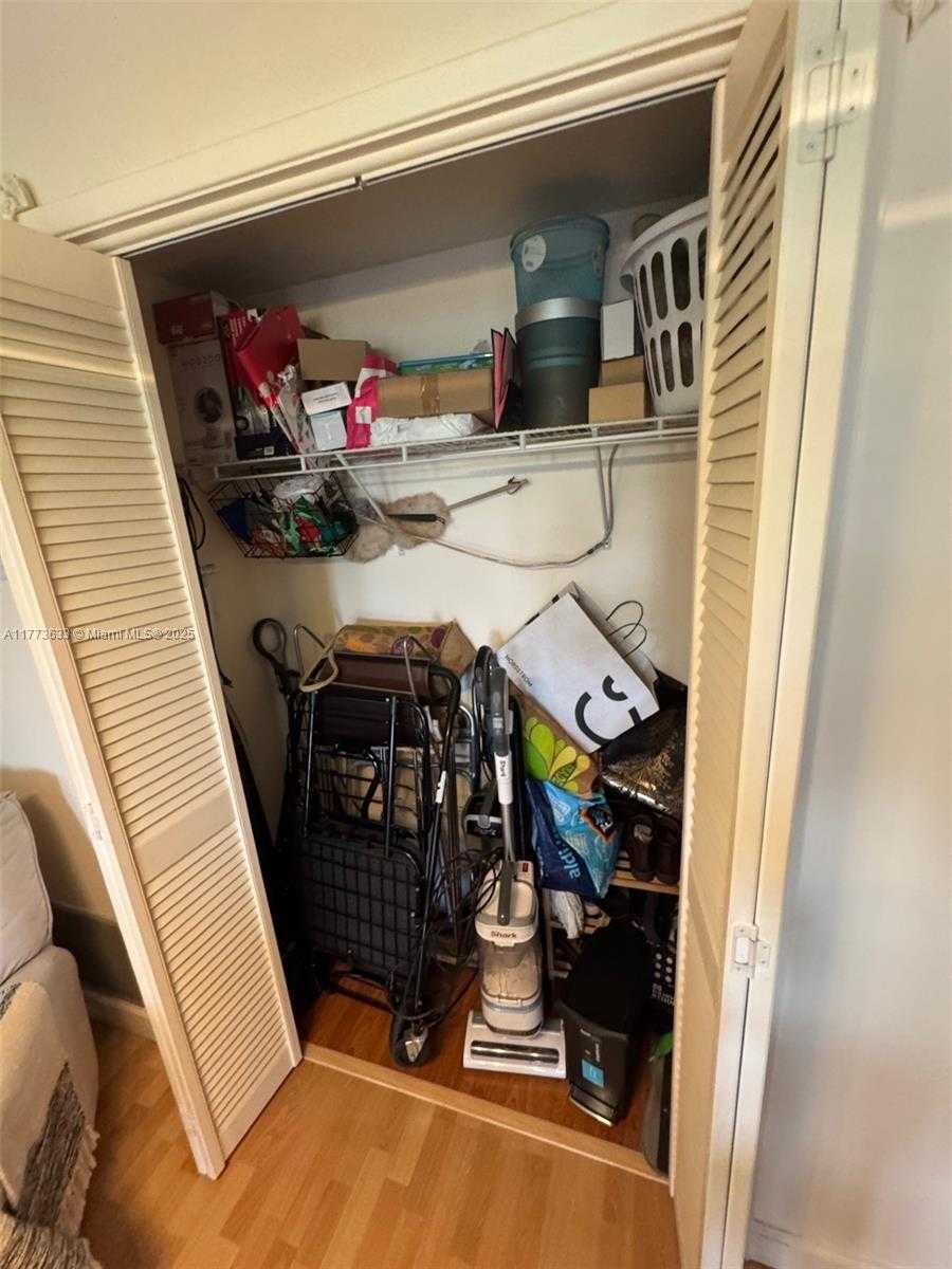 Small Image of 4330 HILLCREST DR #304, Hollywood Number 13