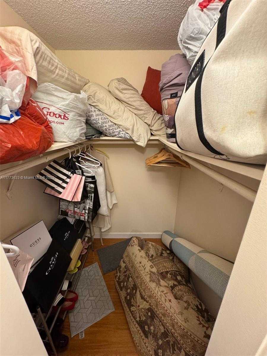 Small Image of 4330 HILLCREST DR #304, Hollywood Number 27