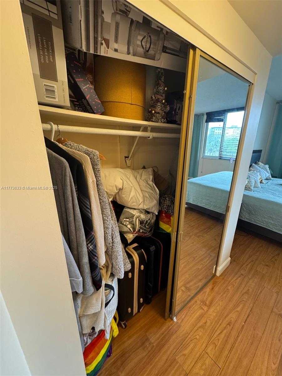 Small Image of 4330 HILLCREST DR #304, Hollywood Number 29