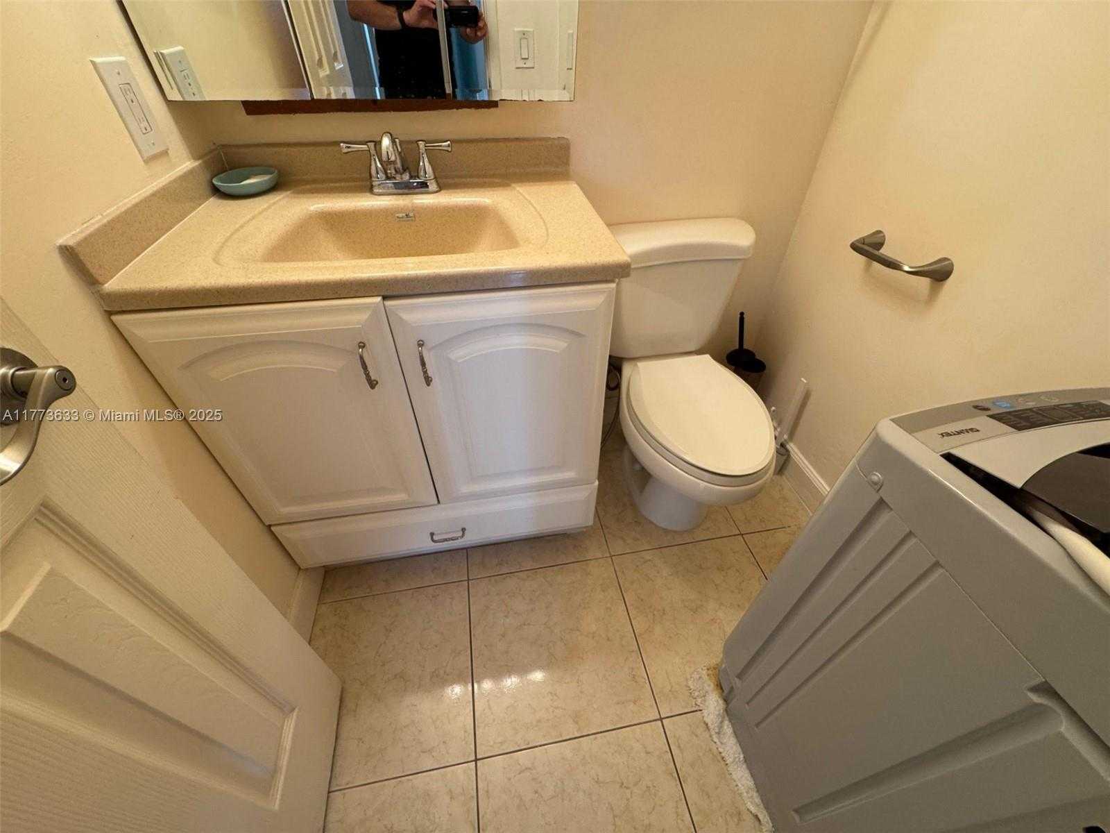 Small Image of 4330 HILLCREST DR #304, Hollywood Number 37