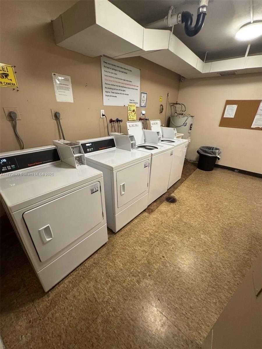 Small Image of 4330 HILLCREST DR #304, Hollywood Number 38