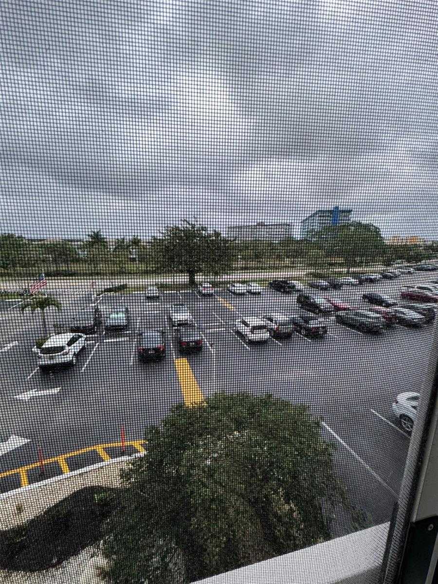 Small Image of 4330 HILLCREST DR #304, Hollywood Number 39