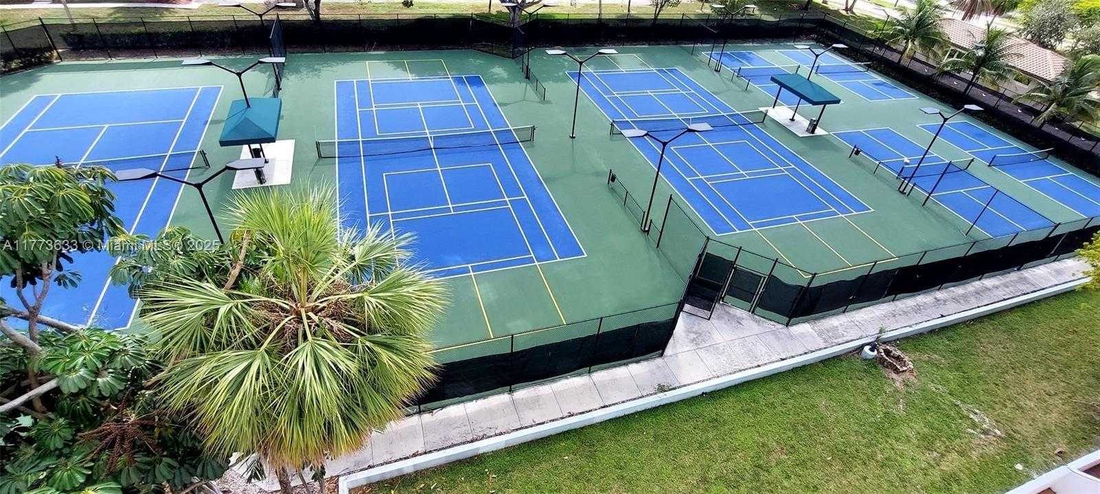 Small Image of 4330 HILLCREST DR #304, Hollywood Number 53